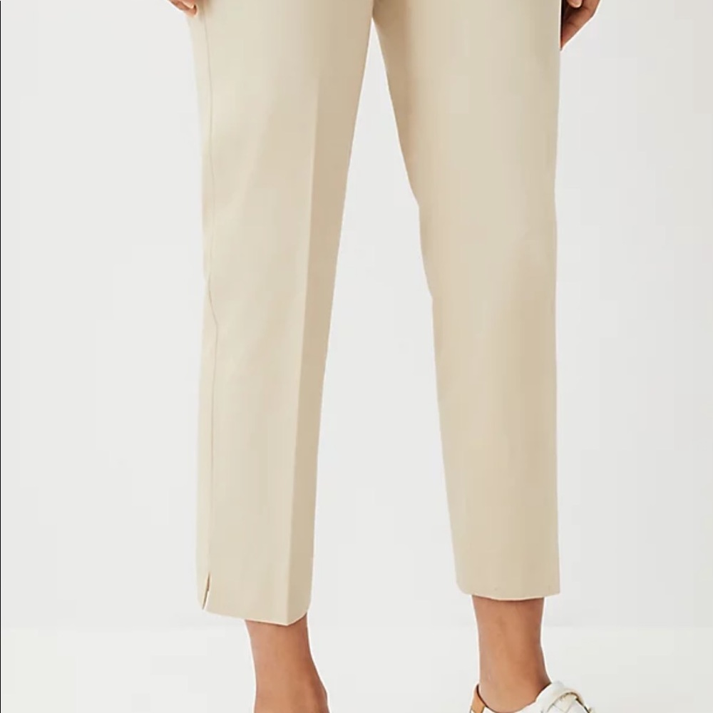 Ann Taylor NWT  crop mid rise pants.